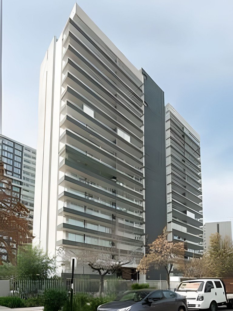 Urban Design & Comfort next to Metro + Balcony