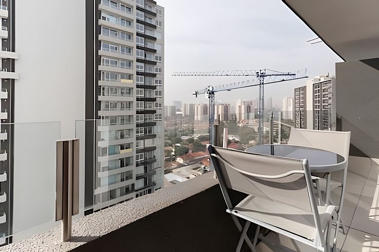 Urban Design & Comfort next to Metro + Balcony