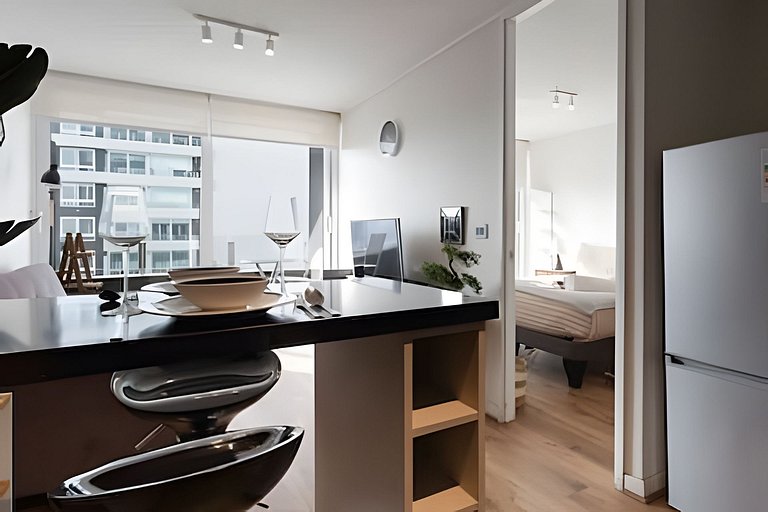 Urban Design & Comfort next to Metro + Balcony