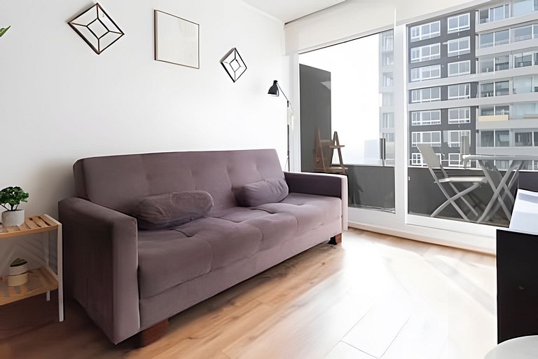 Urban Design & Comfort next to Metro + Balcony