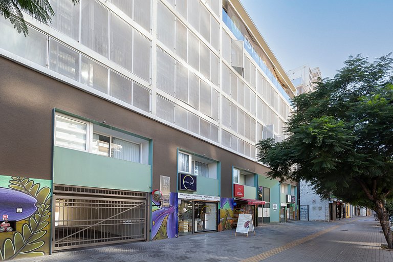 Urban Design & Comfort next to Metro + Balcony