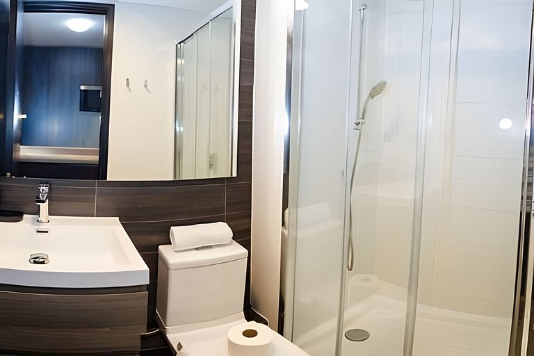 Cozy Retreat + Pool & Gym Access