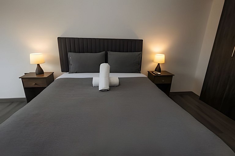 Cozy Retreat + Pool & Gym Access