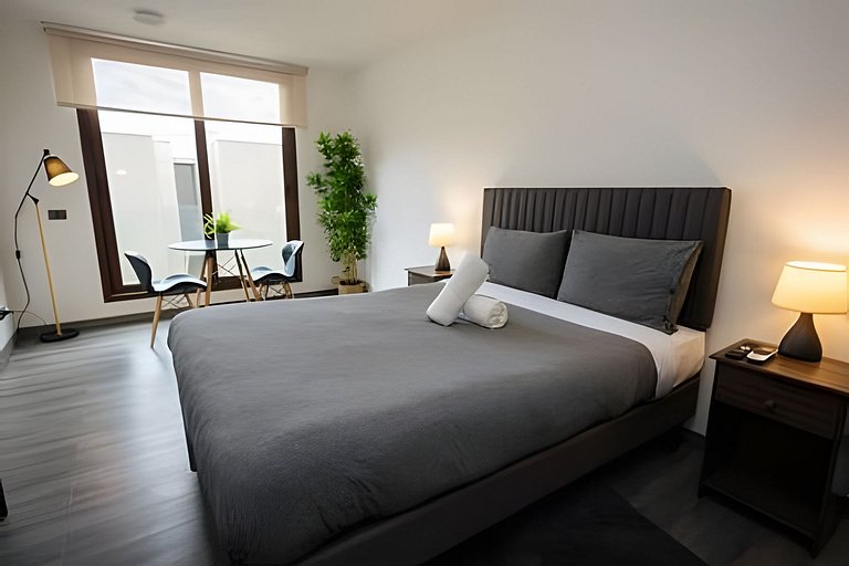 Cozy Retreat + Pool & Gym Access