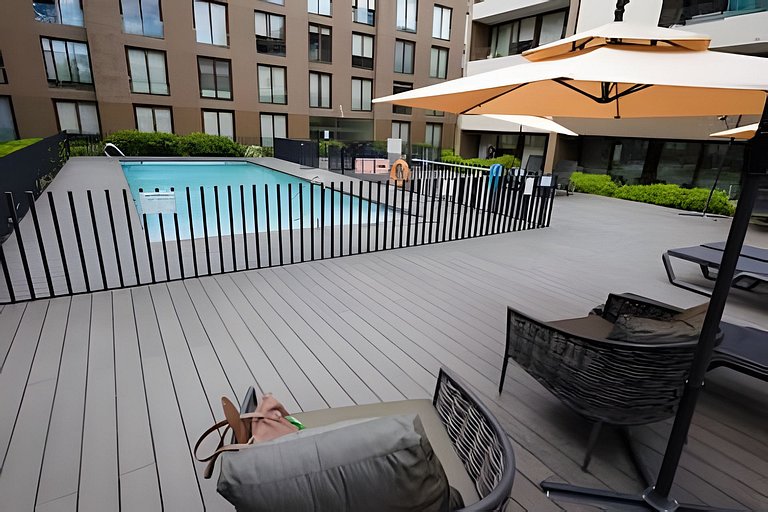 Cozy Retreat + Pool & Gym Access