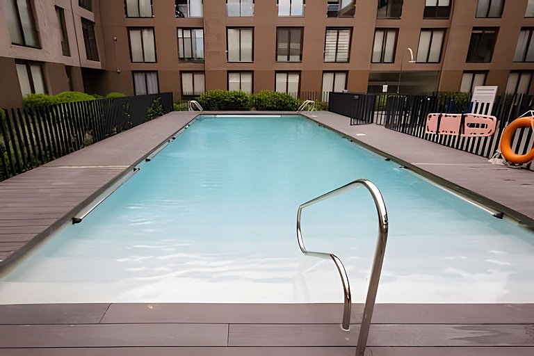 Cozy Retreat + Pool & Gym Access