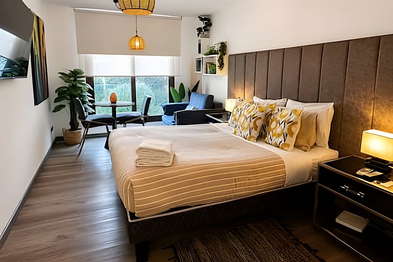 Stylish Studio w/ Gym, Pool & Cowork