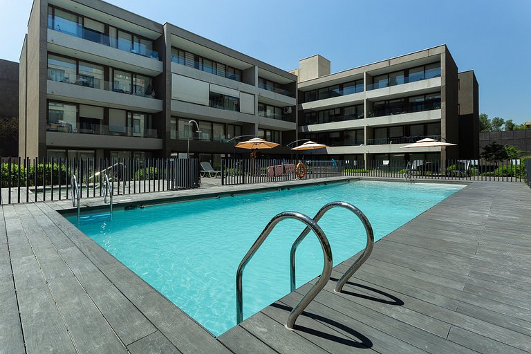 Stylish Studio w/ Pool, Gym & Game Room