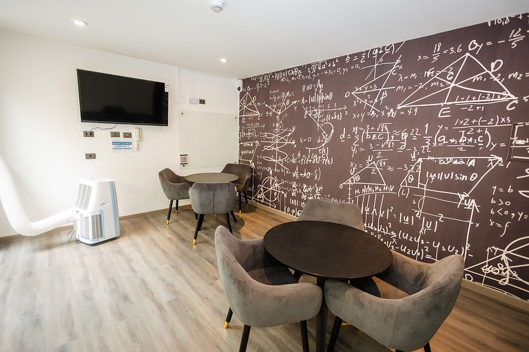 Stylish Studio w/ Pool, Gym & Game Room