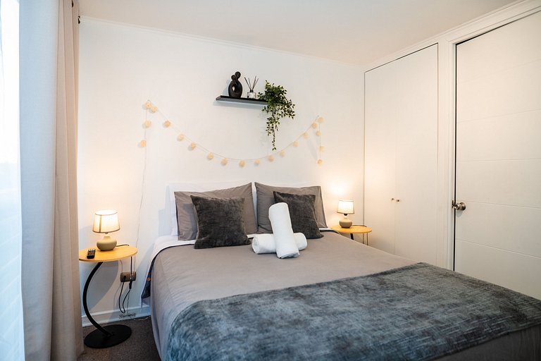 Comfortable Downtown Apartment for 2