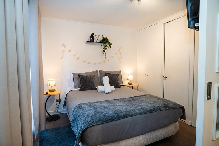 Comfortable Downtown Apartment for 2