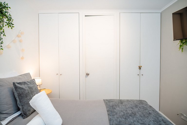 Comfortable Downtown Apartment for 2