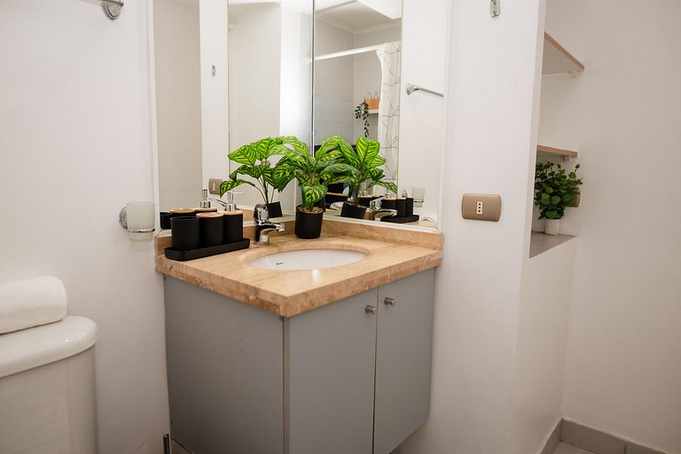 Comfortable Downtown Apartment for 2