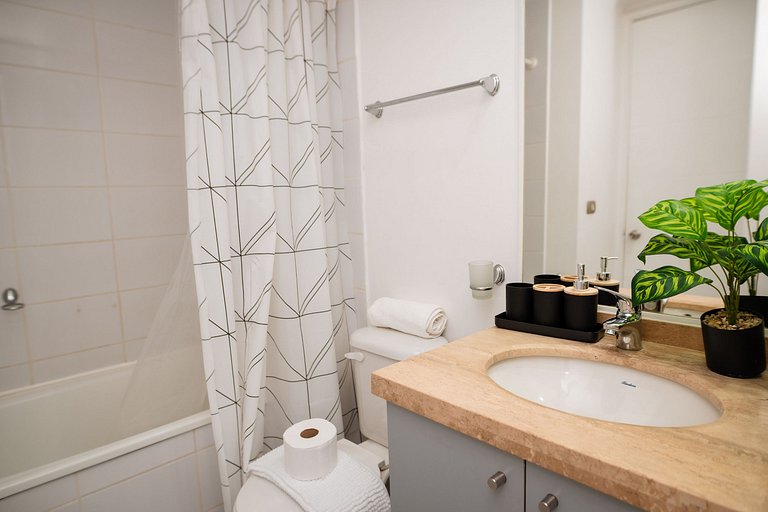 Comfortable Downtown Apartment for 2