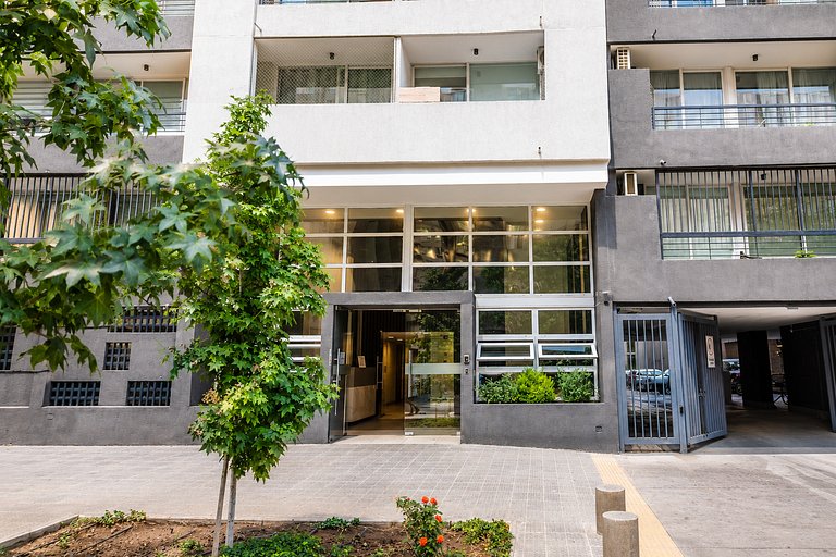 Central 1BR Apartment | Pool & Gym