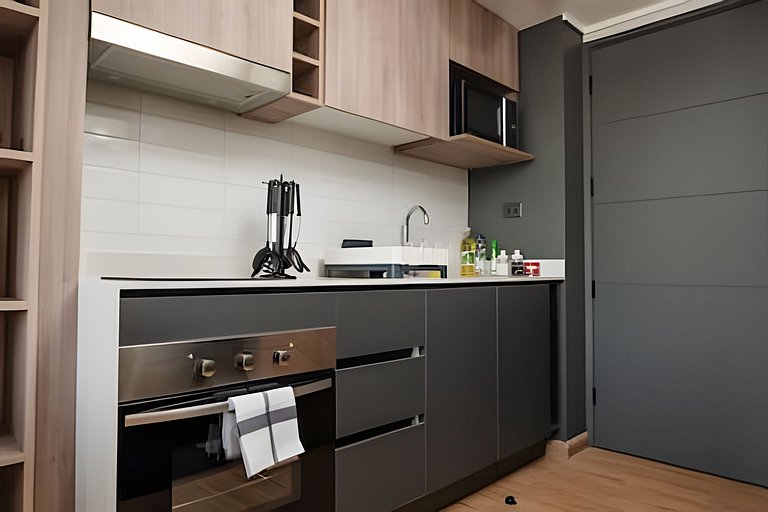 Studio Next to Metro & Mall