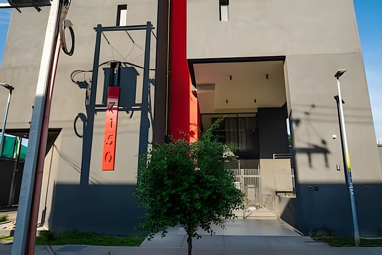Studio Next to Metro & Mall