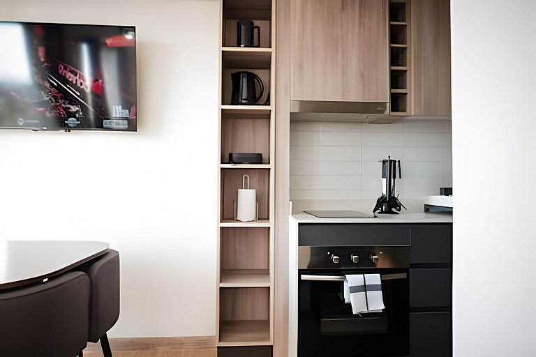 Studio Next to Metro & Mall