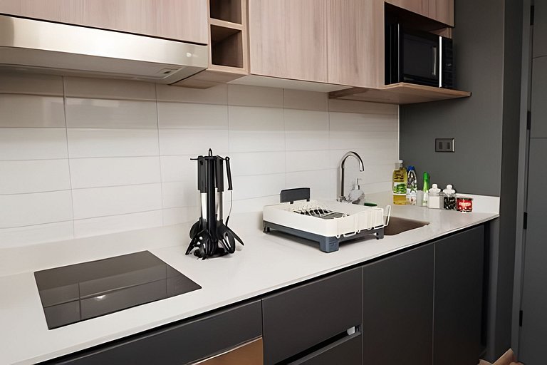 Studio Next to Metro & Mall