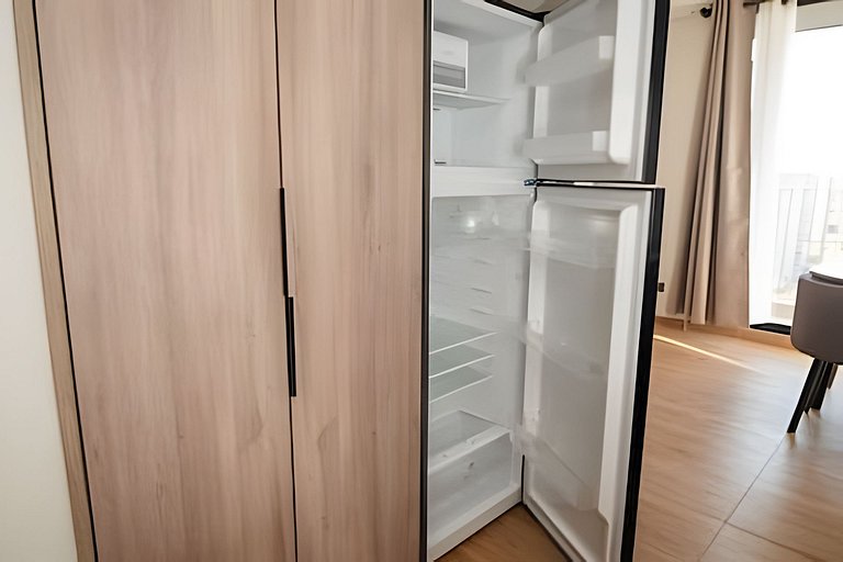 Studio Next to Metro & Mall
