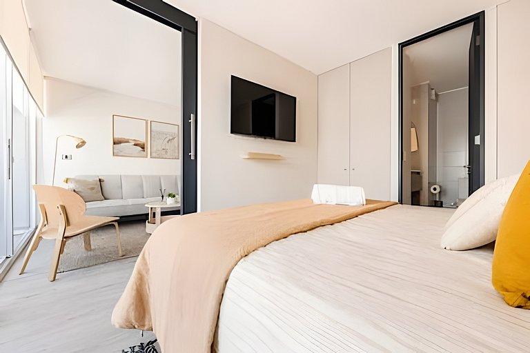 Modern Apt Near Metro & Attractions