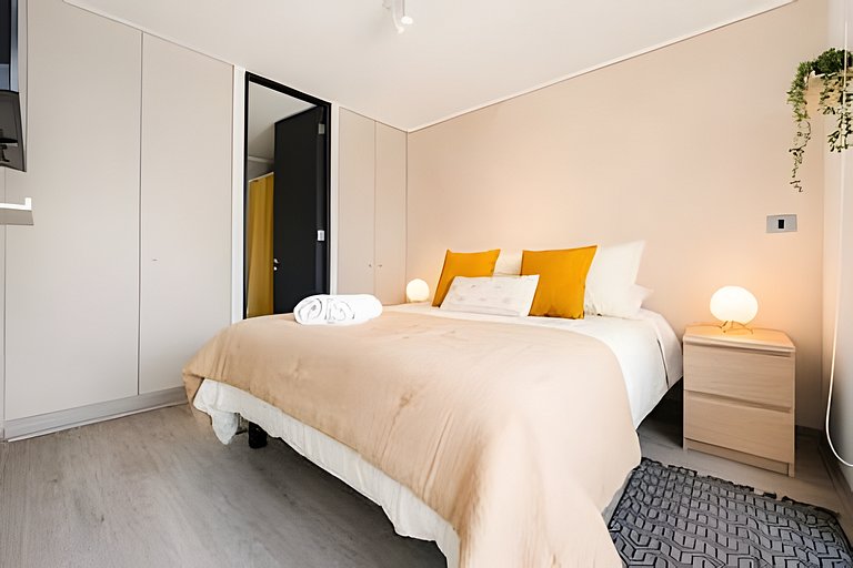 Modern Apt Near Metro & Attractions