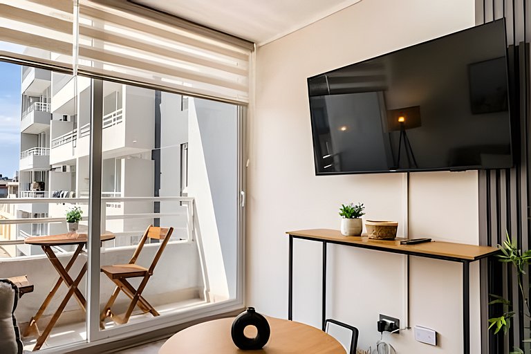 Modern Apt + Pool & Gym in Downtown