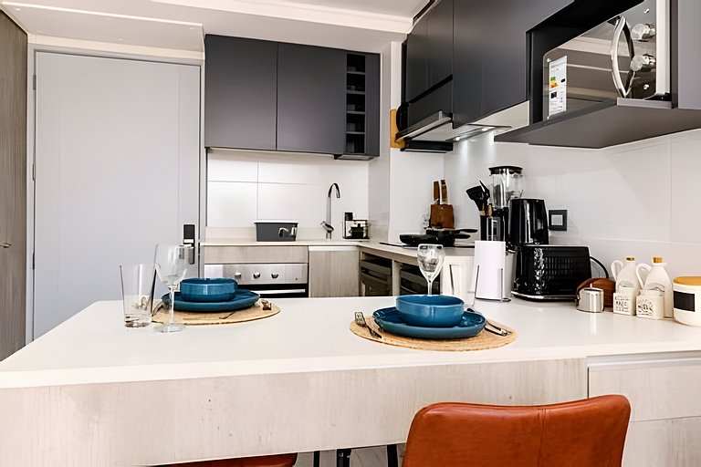 Modern Apt + Pool & Gym in Downtown