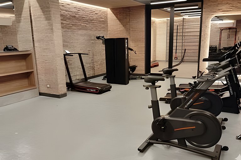 Modern Apt + Pool & Gym in Downtown