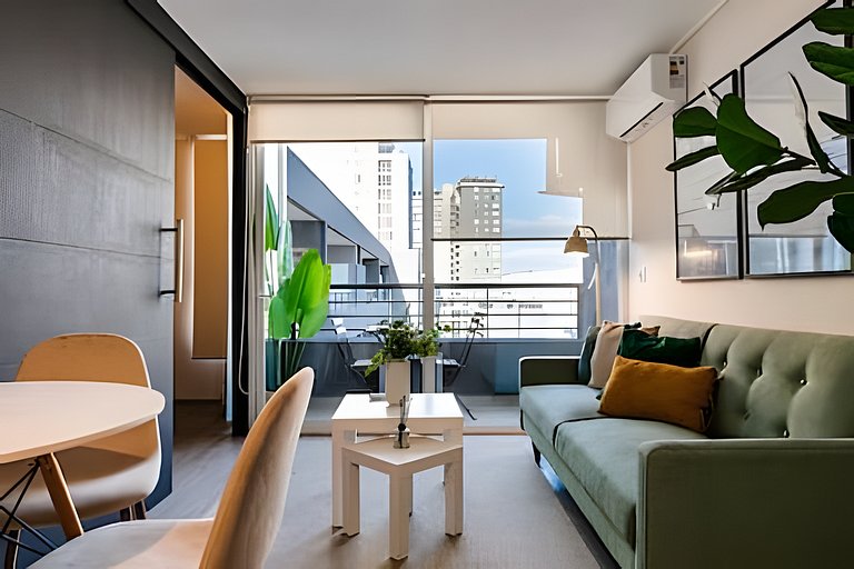 Cozy Downtown Apartment + Balcony + Free Parking