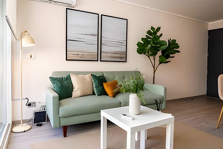 Cozy Downtown Apartment + Balcony + Free Parking