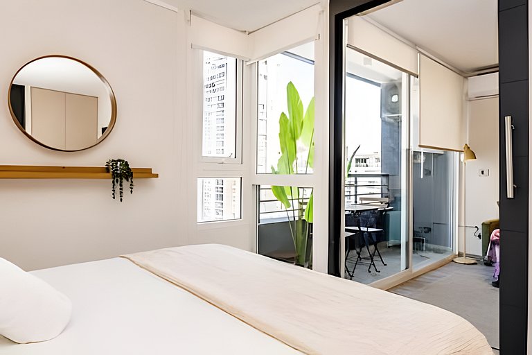 Cozy Downtown Apartment + Balcony + Free Parking