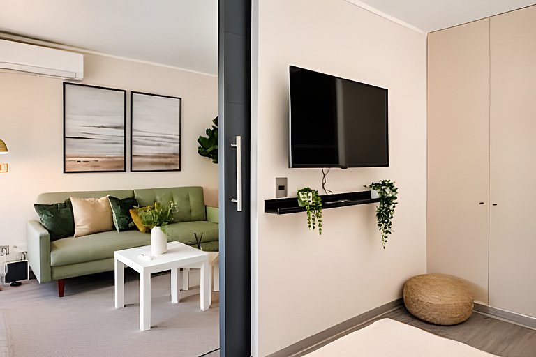 Cozy Downtown Apartment + Balcony + Free Parking