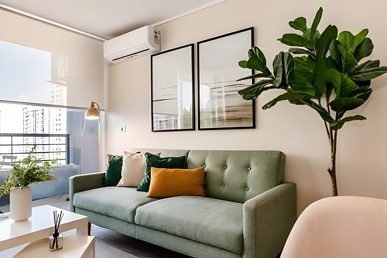 Cozy Downtown Apartment + Balcony + Free Parking