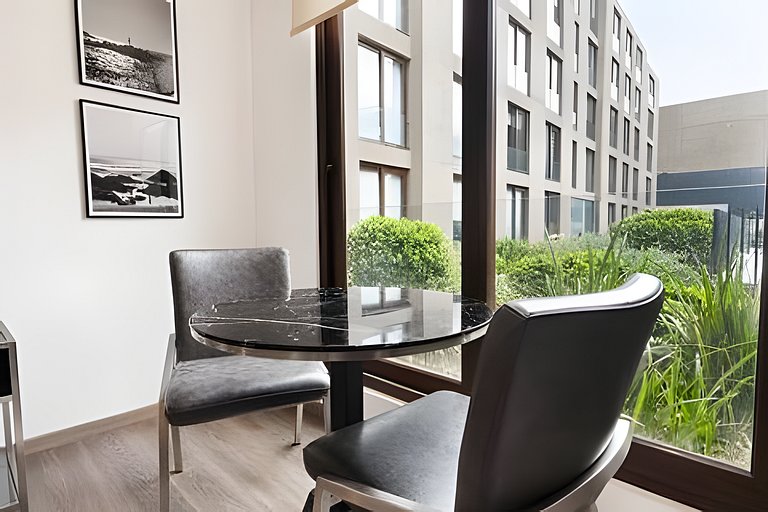 Premium Studio | Pool, Gym & Comfort