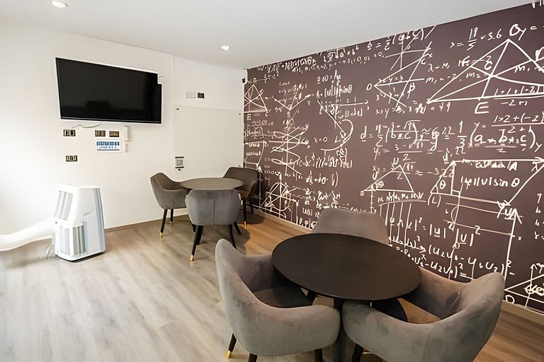 Premium Studio | Pool, Gym & Comfort