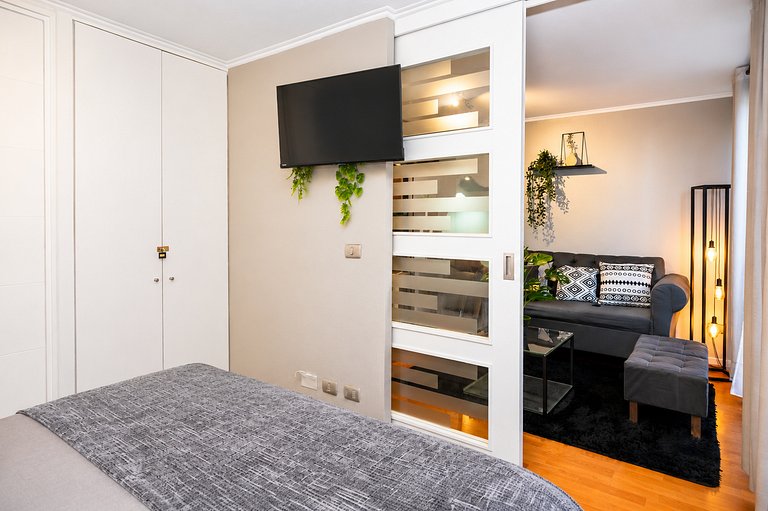 Comfortable Downtown Apartment for 2