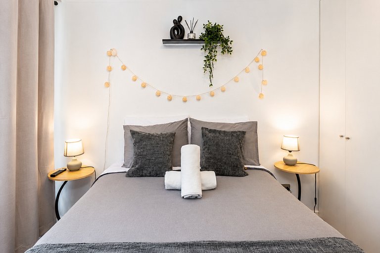 Comfortable Downtown Apartment for 2