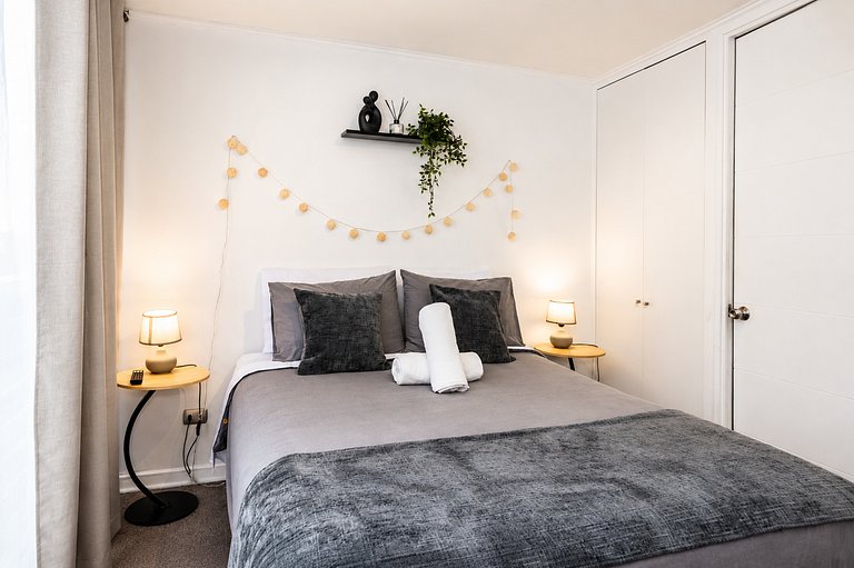 Comfortable Downtown Apartment for 2