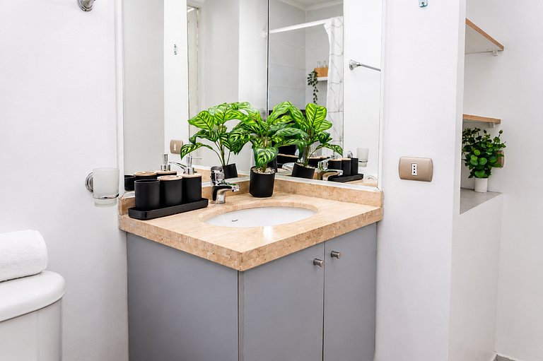 Comfortable Downtown Apartment for 2