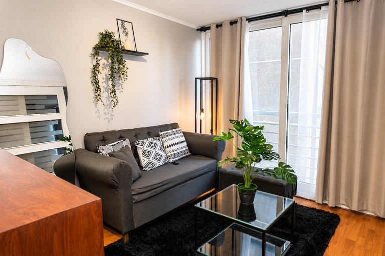 Comfortable Downtown Apartment for 2