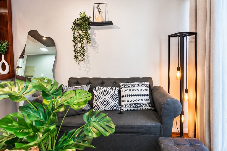 Comfortable Downtown Apartment for 2