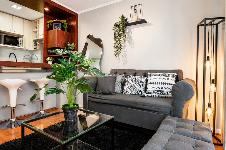 Comfortable Downtown Apartment for 2