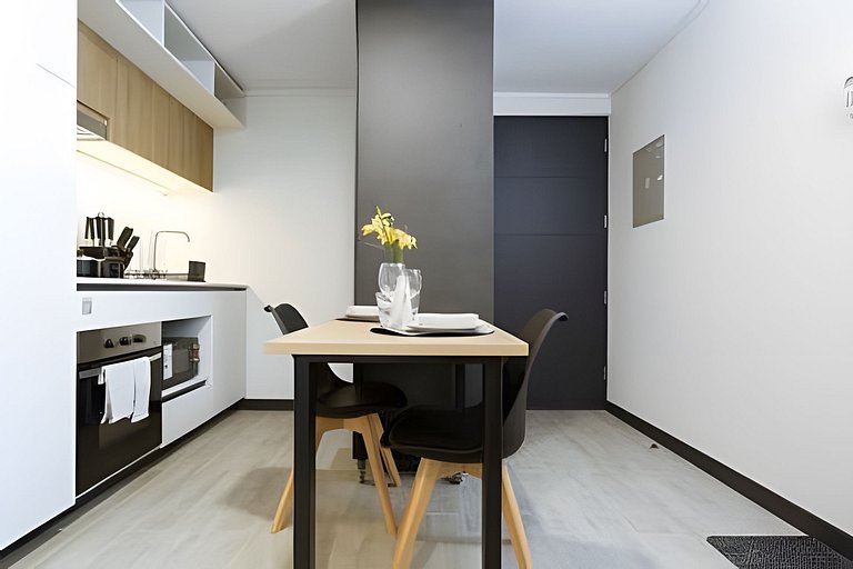 Cozy 1BR Near Downtown | A/C & WiFi