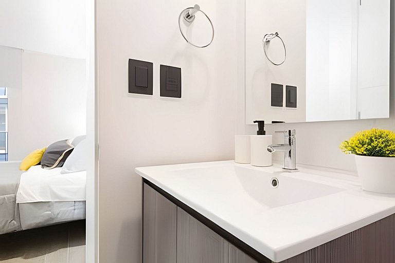 Cozy 1BR Near Downtown | A/C & WiFi