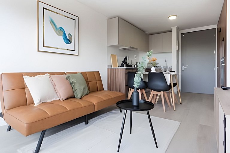 Stylish 1BR | Metro Franklin & City View