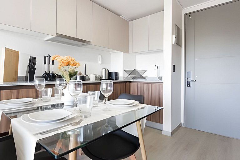 Stylish 1BR | Metro Franklin & City View