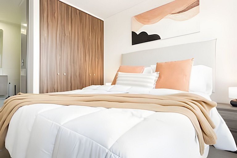 Stylish 1BR | Metro Franklin & City View