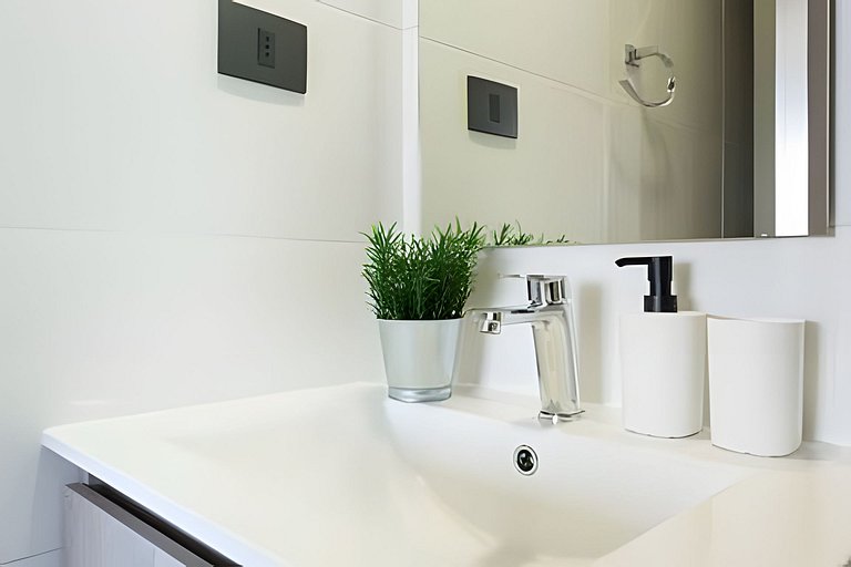 Stylish 1BR | Metro Franklin & City View