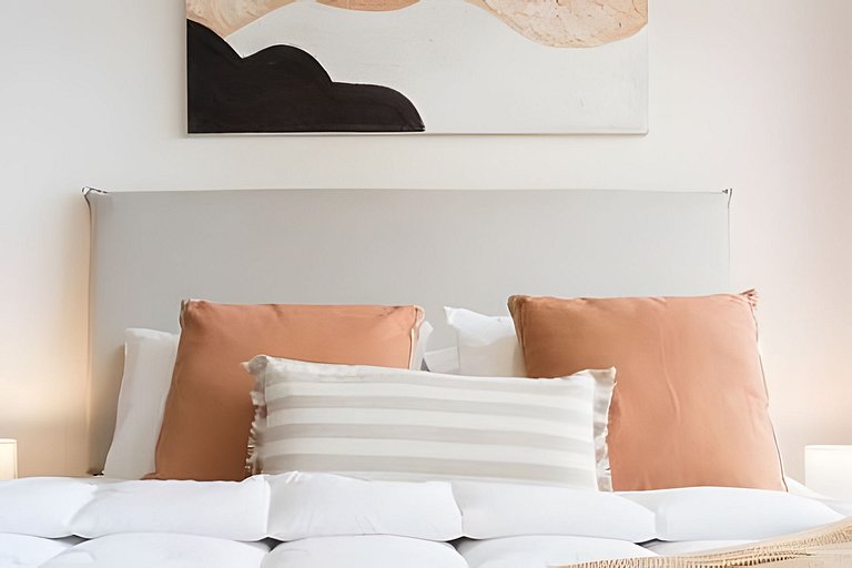 Stylish 1BR | Metro Franklin & City View